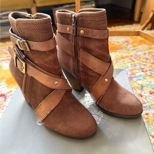 Vince Camuto Hailey Ankle Boots Size 6
